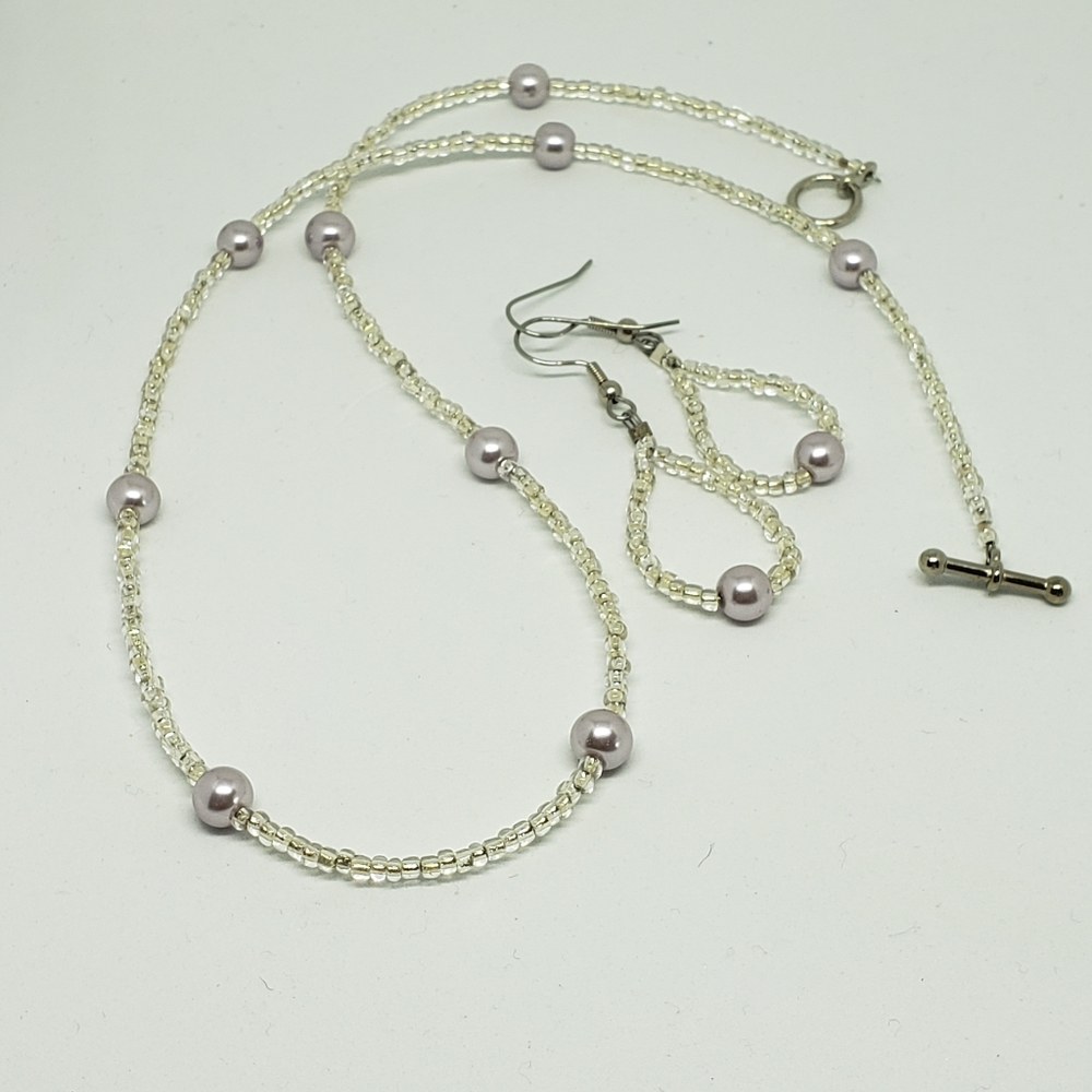 Beaded jewelry set, necklace and earrings